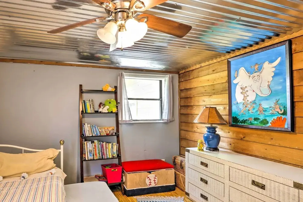 Charming Cottage w/ Deck in Blue Ridge