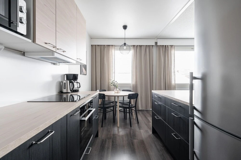 1BR next to Railway Station & Nokia Arena