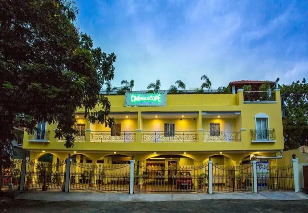 Redfox Cinemascope An Apart Hotel