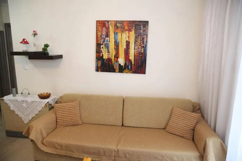 Cozy/Comfortable flat 50 sq flat, 15' from city's centre. Great VFM!