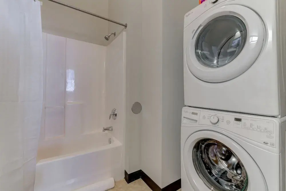 Milwaukee Adorable 1BD 1BA Downtown Apartment