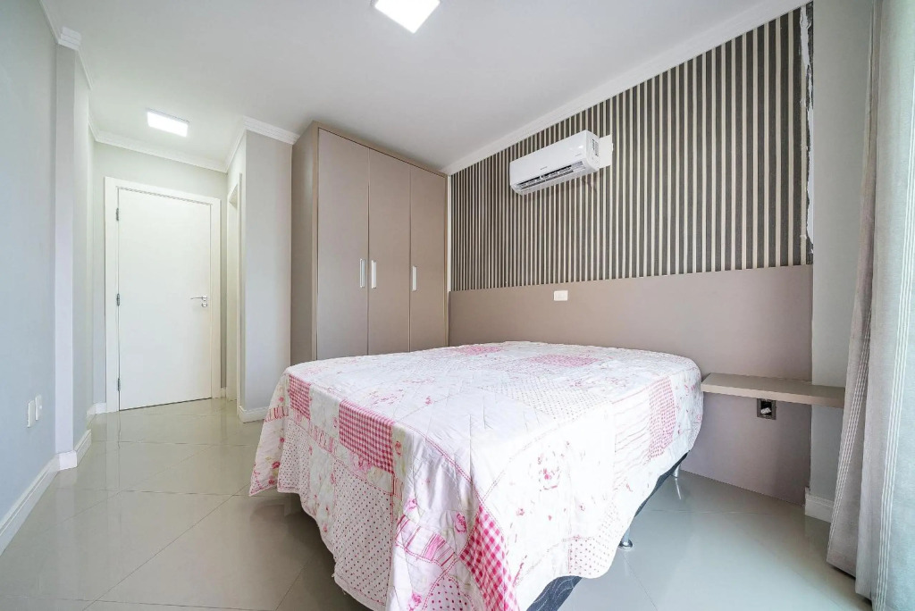 248 - Apartamento 03 quartos próximo a praia econômico em Bombinhas - SC