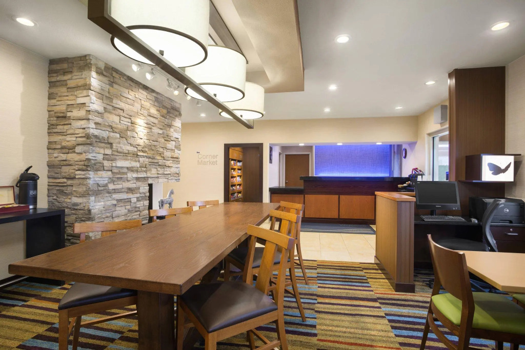 dubuque inn & suites