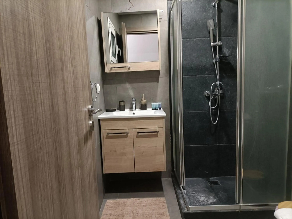 Modern Comfy Apartment near Metro