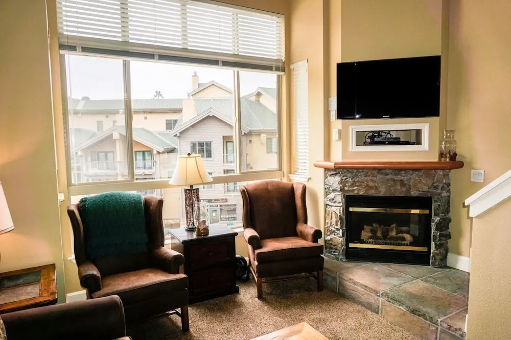 The Mountain Club #318 Village Plaza Studio Loft Suite - I condo