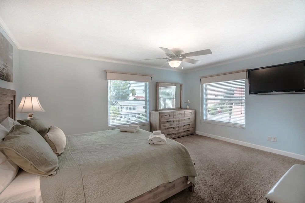 Pointe Condo #201 by Vtrips