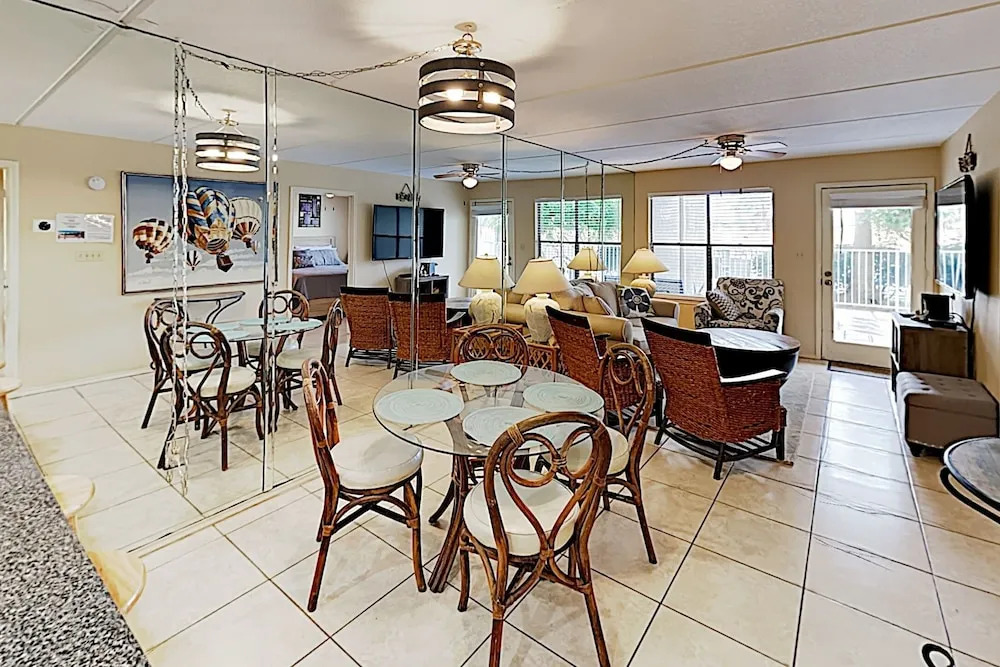 New Listing! All-suite - Pool, Walk To Waves 2 Bedroom Condo