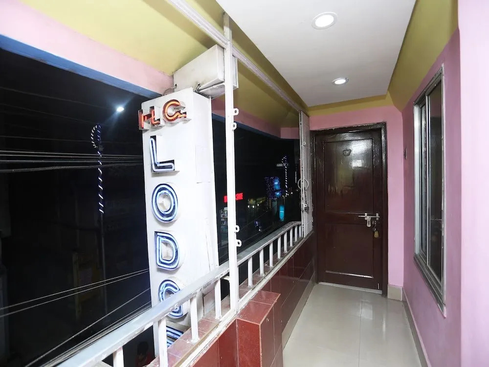 OYO 22232 Hotel Continental & Lodge