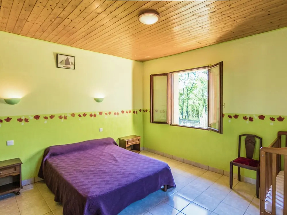 Modern Holiday Home in Salignac-Eyvigues with Swimming Pool
