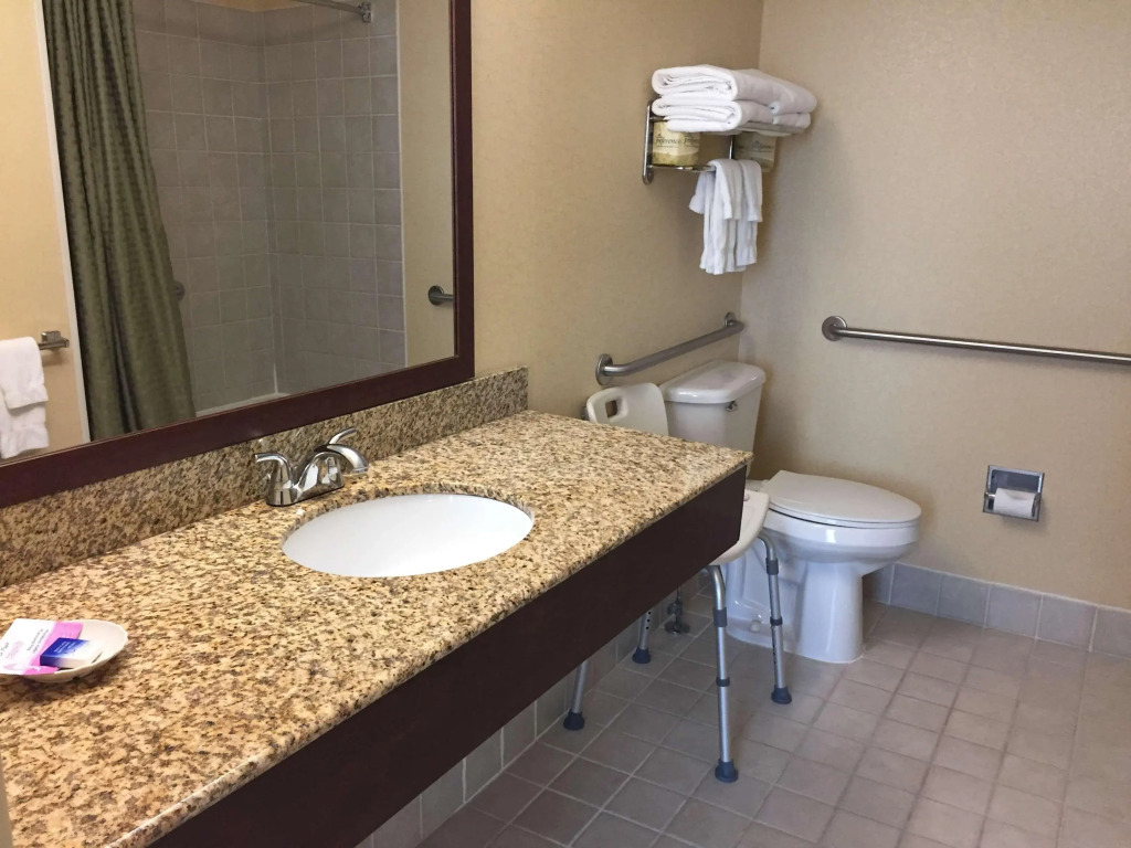 Best Western PLUS Hannaford Inn & Suites