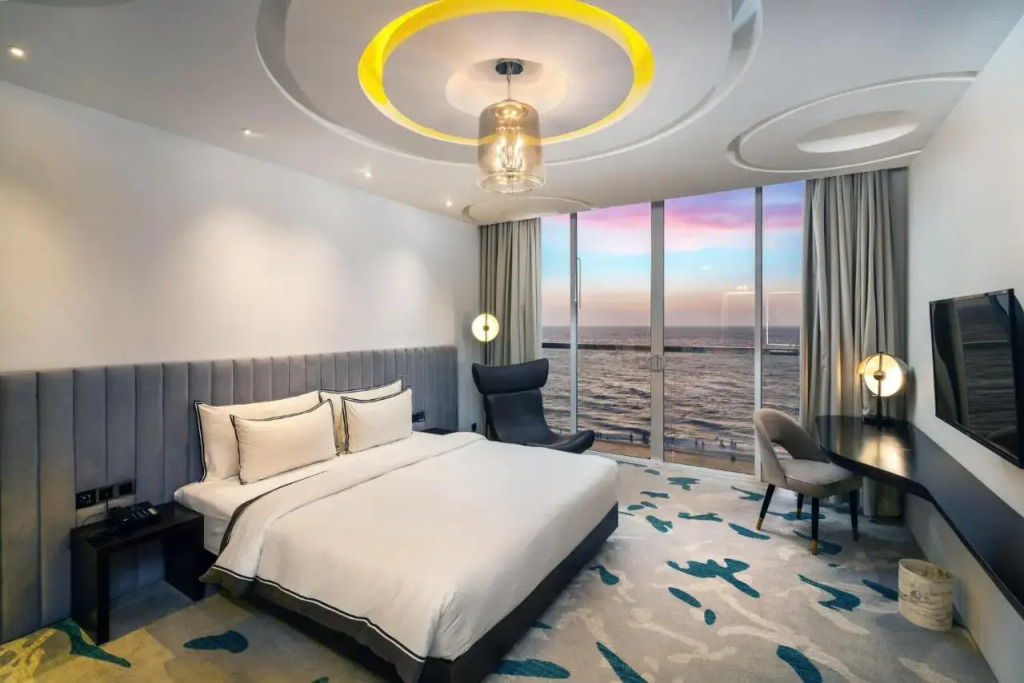 Rainbow Beach Hotel