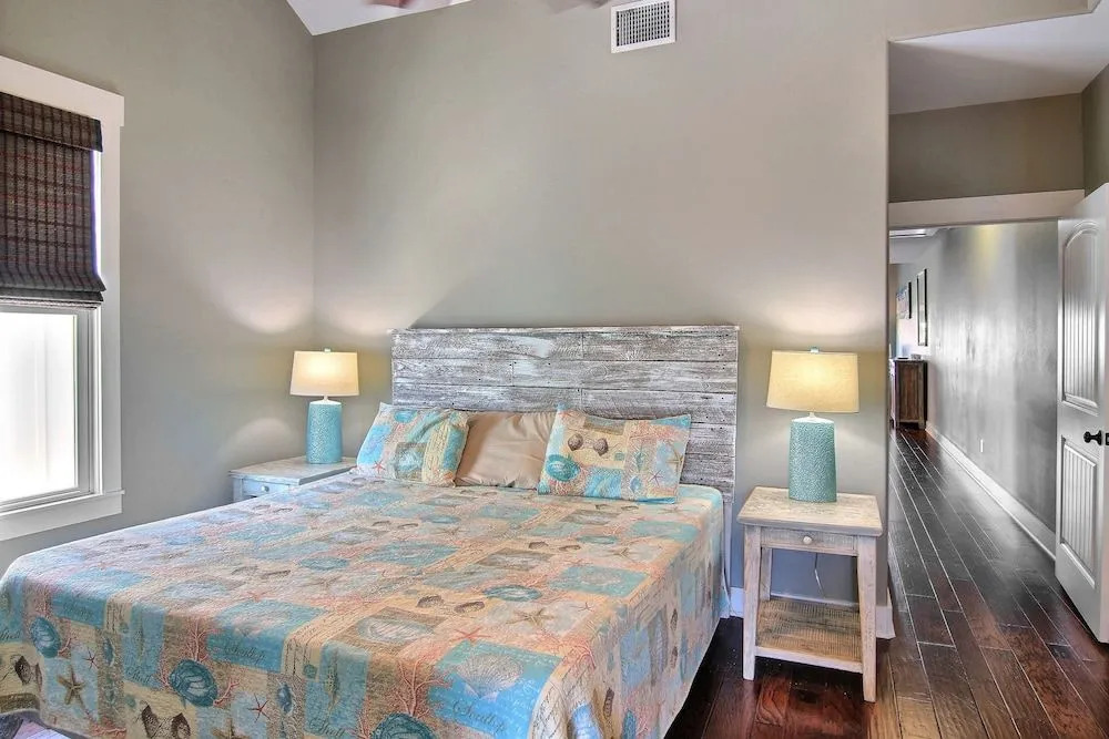 The Black Pearl 2 Bedrooms 2 Bathrooms Condo