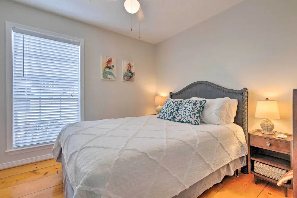 Charming Dauphin Island Home ~ 1 Mi to Beach!