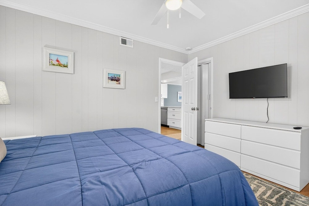 Luna By The Sea / 238 Brunswick Ave West 3 Bedroom Home