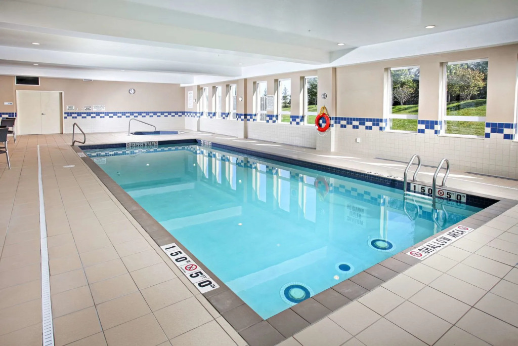 Holiday Inn Express and Suites Kincardine