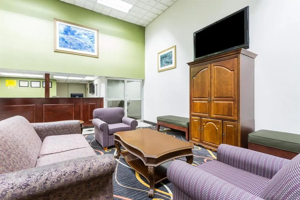 Super 8 Motel - Forsyth