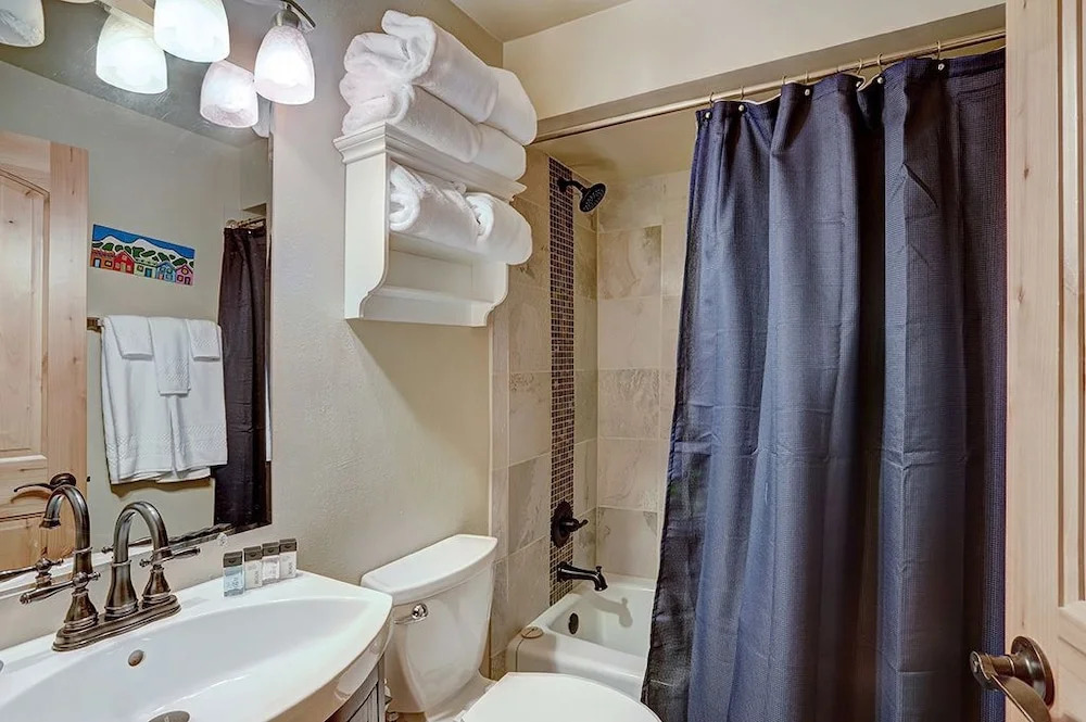 Pinemark Townhomes #11 3 Bedrooms 3 Bathrooms Townhouse