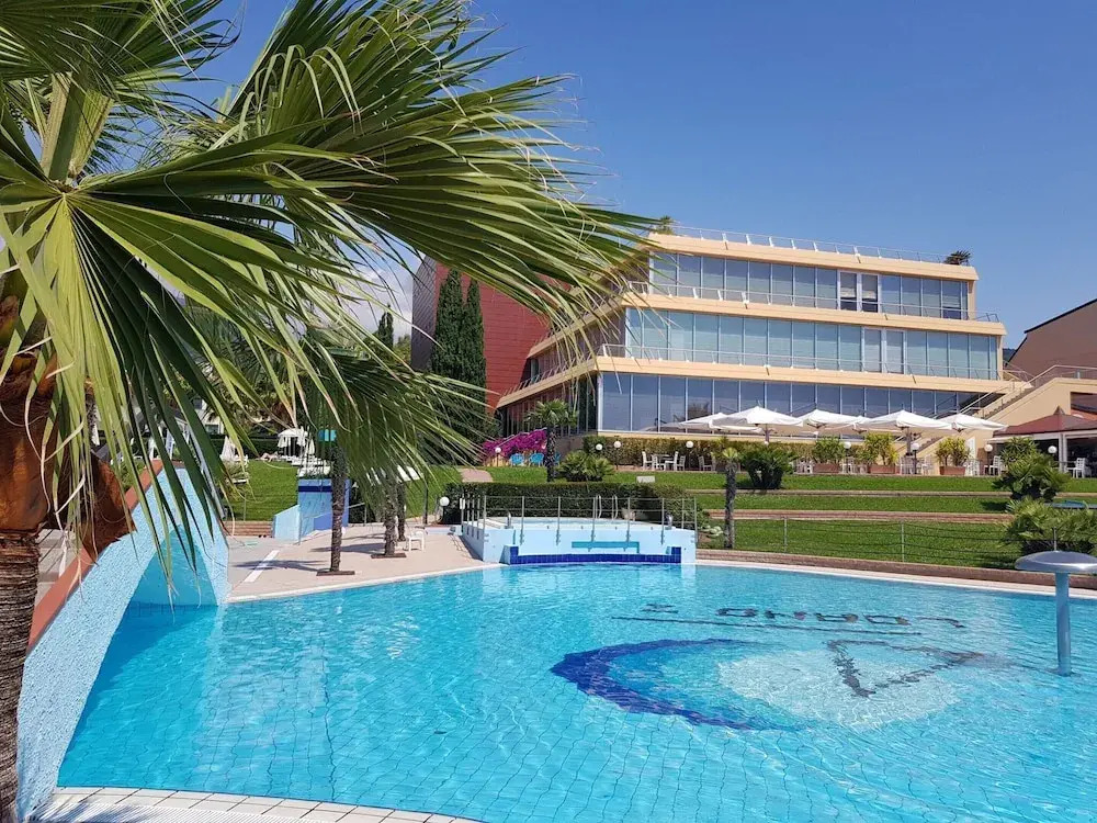 Tastefully Furnished Apartment Near the Sea