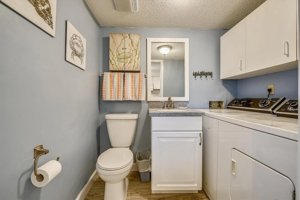 Recently Renovated 2bd, Sleeps 6 Pinnacle Port, W/ Boat Ramp 2 Bedroom Condo by RedAwning