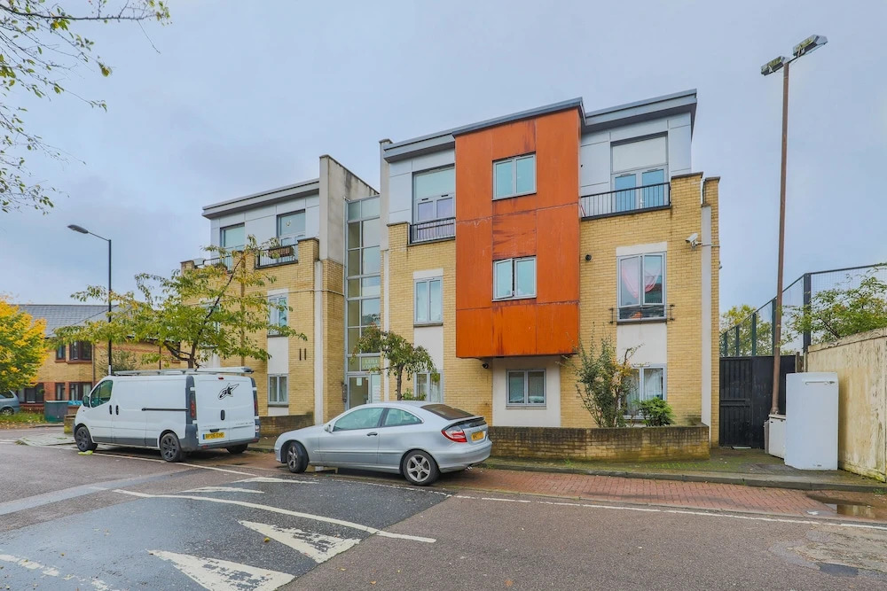 New Cross Apartment by Emerald