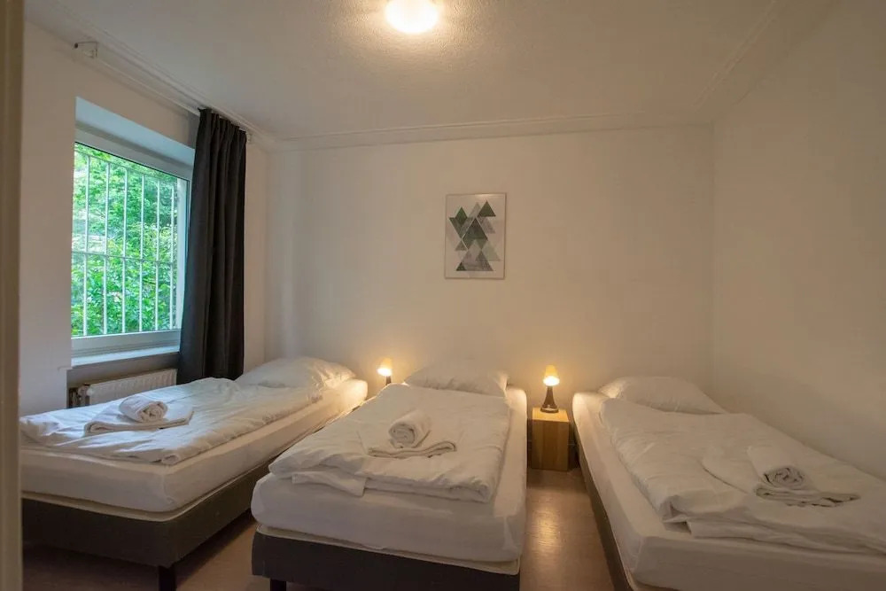 Tolstov-Hotels Large Apartment
