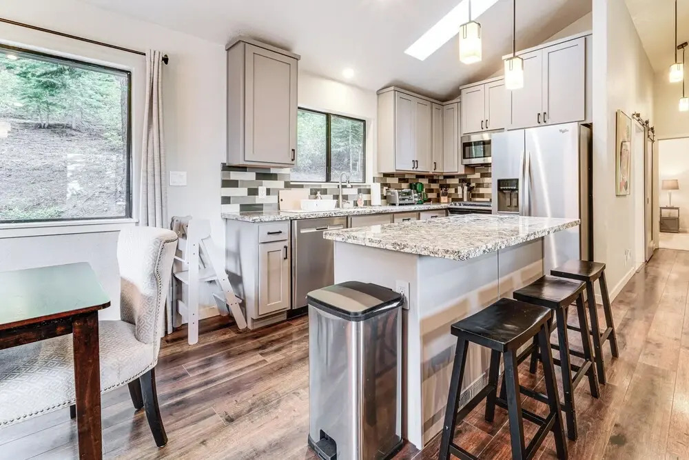 3 Mi to Diamond Peak: Mtn-view Home w/ Fireplace
