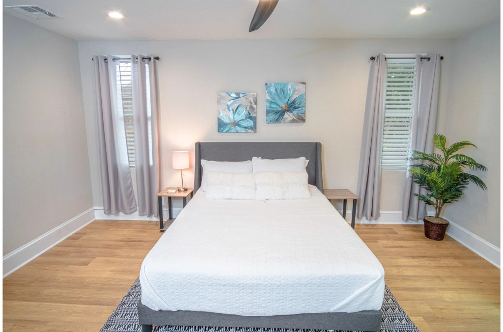 Brand New Remodeled 3BR/2BA House Near Downtown
