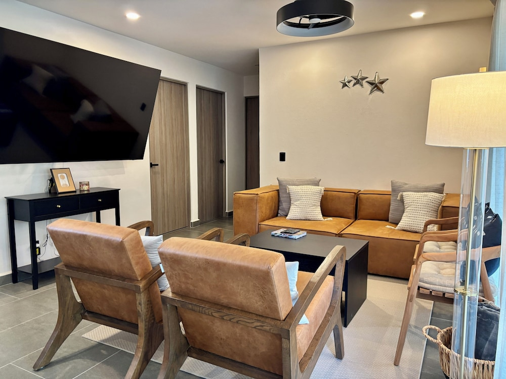 Private Hot Tub - 5BR in Nueva Escondida