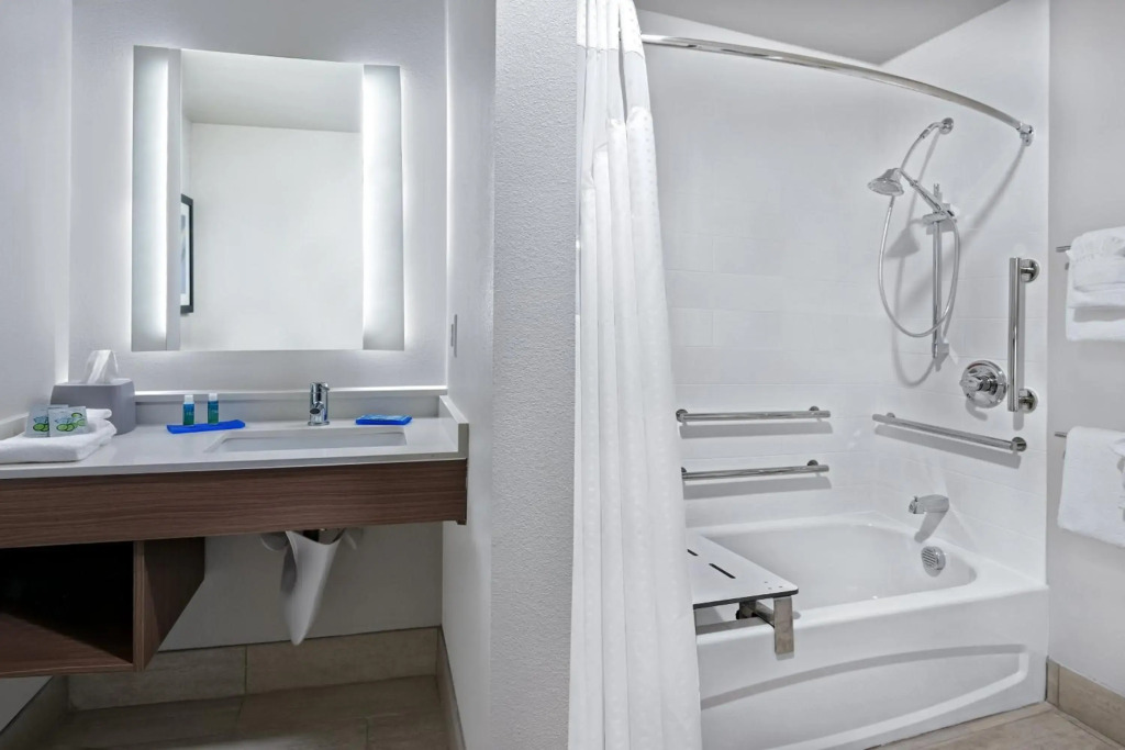 Holiday Inn Express & Suites Bryan - College Station by IHG