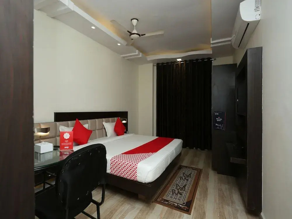 Vista Rooms at Sangam Talkies Road