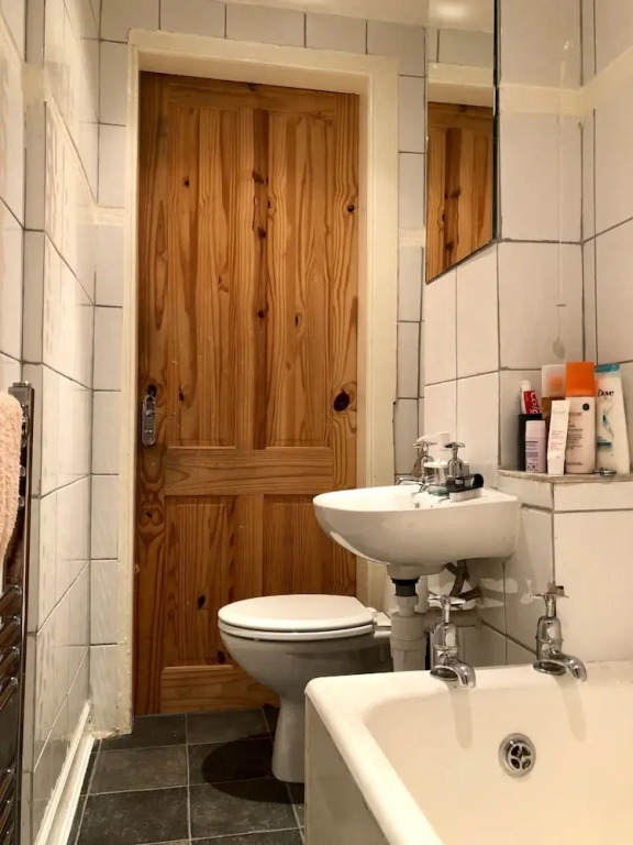 2 Bedroom Flat Near Leith