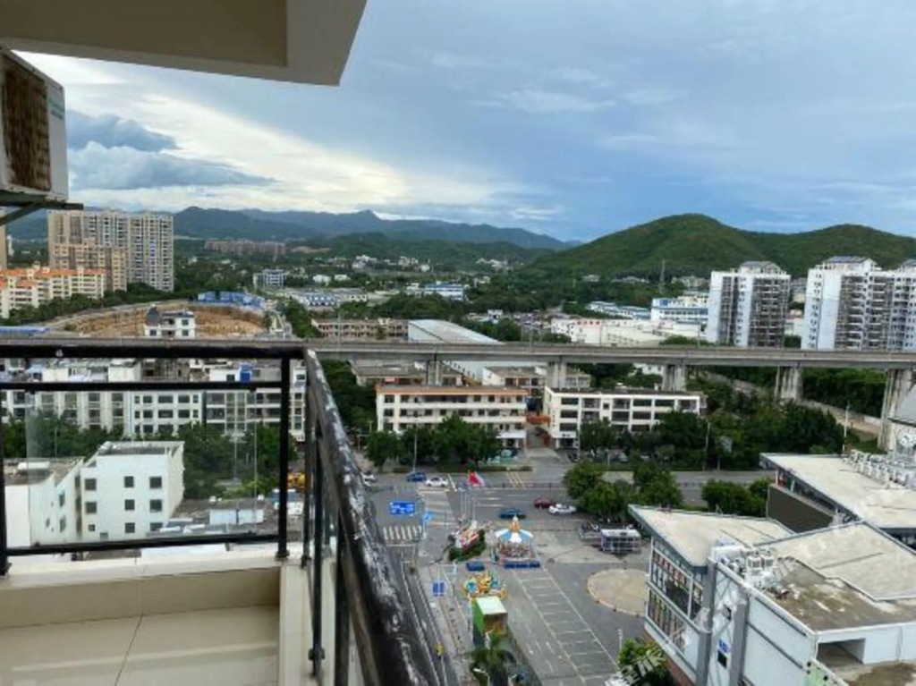 Jiangnan Baoyue Business Hotel (Sea Travel Duty Free Eternal Love Store)