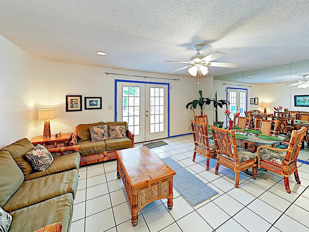New Listing! Island W/ Pool, Walk To Beach 3 Bedroom Condo