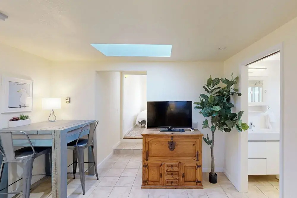 Stroll to Shore: Stinson Beach Gem w/ Hot Tub