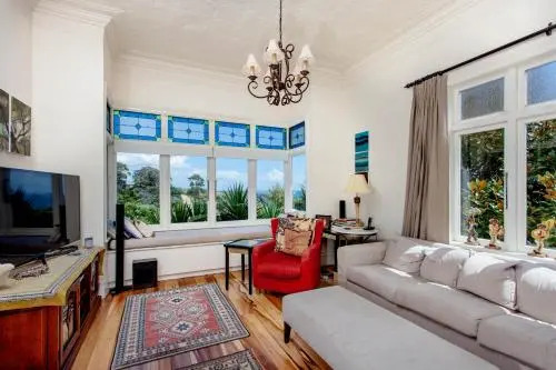 Crescent Villa - Stay Waiheke