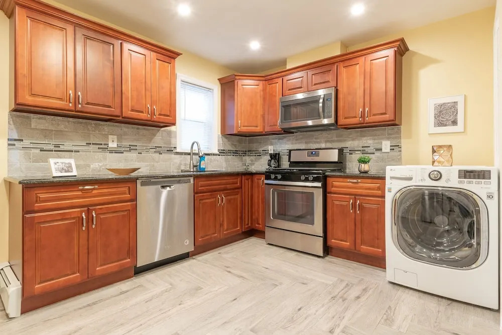 Jersey, Hoboken 37 Vroom Street 3 Bedroom Apts
