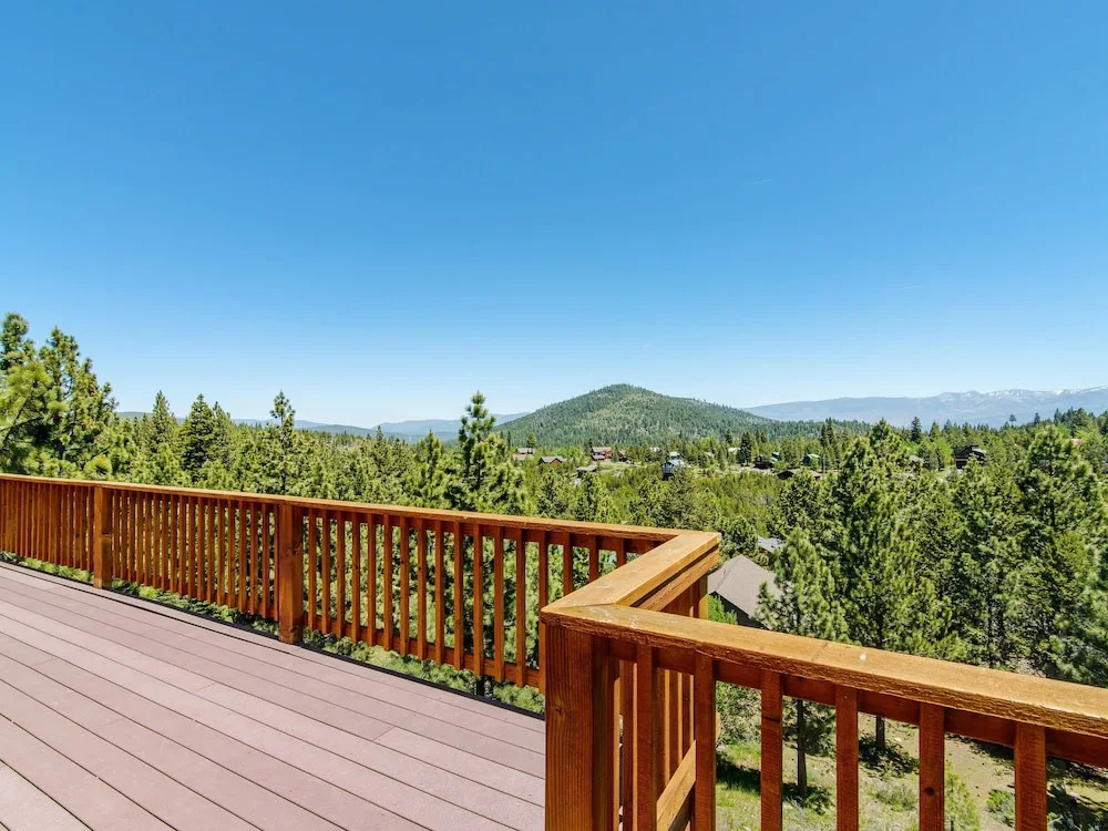 Stunning and Spacious in Truckee by RedAwning