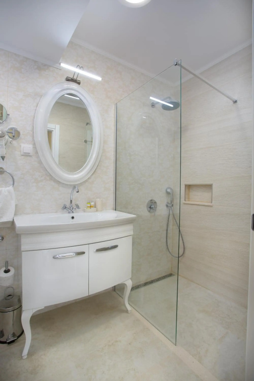 Apartment Zlatni Potok - View of the Old Town & Free Parking & 15 Minute Walk To the Center