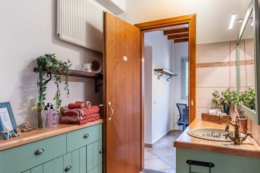 Charming 1-bed House in Stafylos