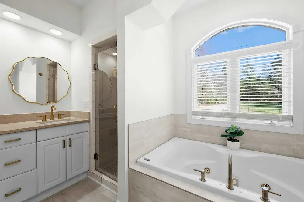Knotty Pines by Avantstay Lake Views, Renovated