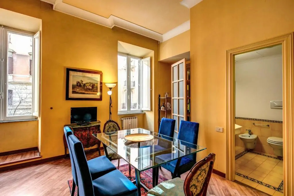 CIR 6380 V Twin B Stylish Renovated Flat in Vatican Area