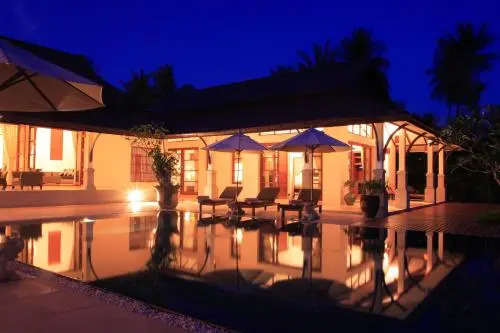 Ban Laem Set-Beachfront-4 Bedrooms