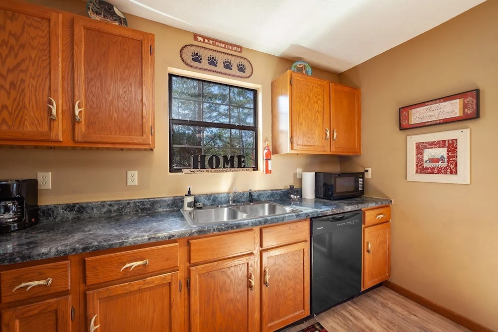Bearfootin' 3 Bedroom Cabin by RedAwning