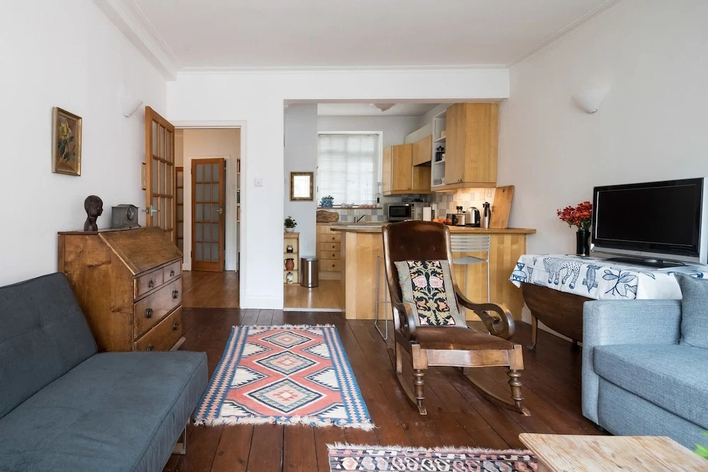 Queen Court Flat