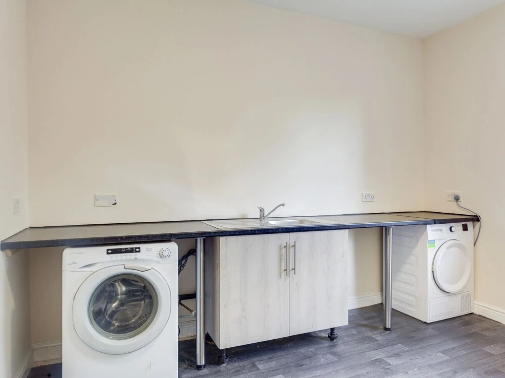 Restful Apartment in Coventry Near Fargo Village