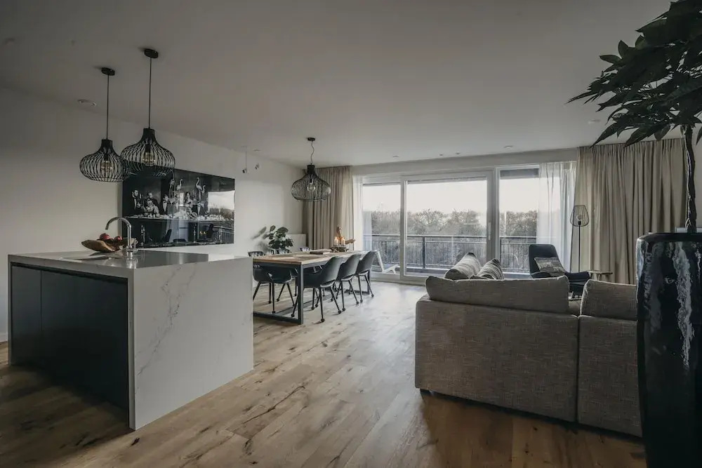 Huswell - The Tide - Stylish Sea View Apartment for 4 - Prime Location With Private Parking