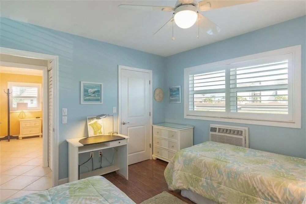 Seabreeze 2 Bedroom Home by Redawning