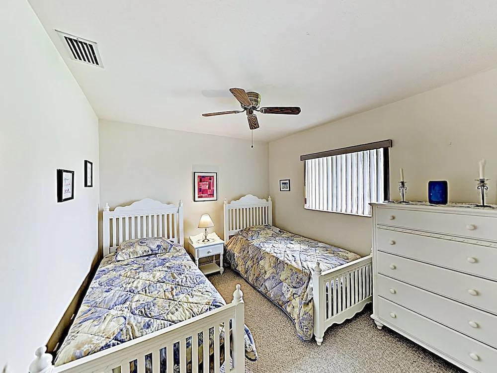 Dreamy In Quiet Neighborhood W/ Caged Pool 3 Bedroom Home