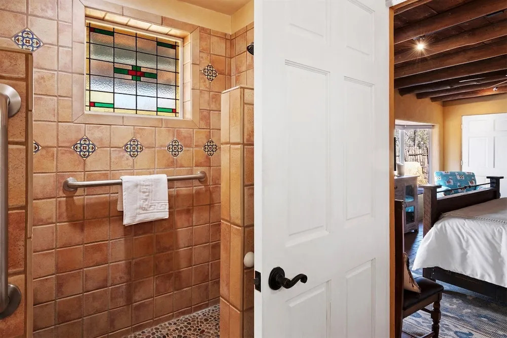 Casa Carmen Zia - Comfortable East Side Elegance - NEW Listing