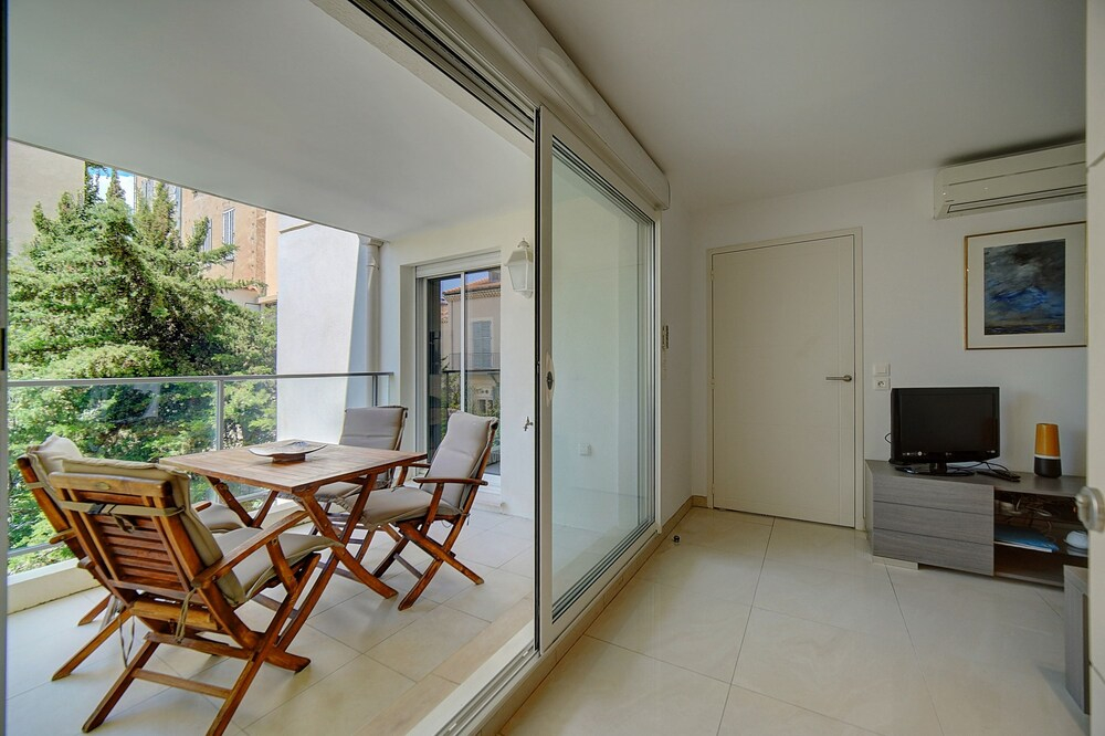 Moderne 2 Pieces Climatise Avec Terrasse A1b230